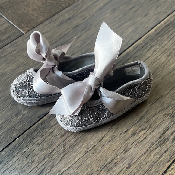 3-6 month baby shoes. - Picture 2 of 6